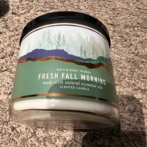 Bath & Body Works Fresh Fall Morning Candle - Green and White